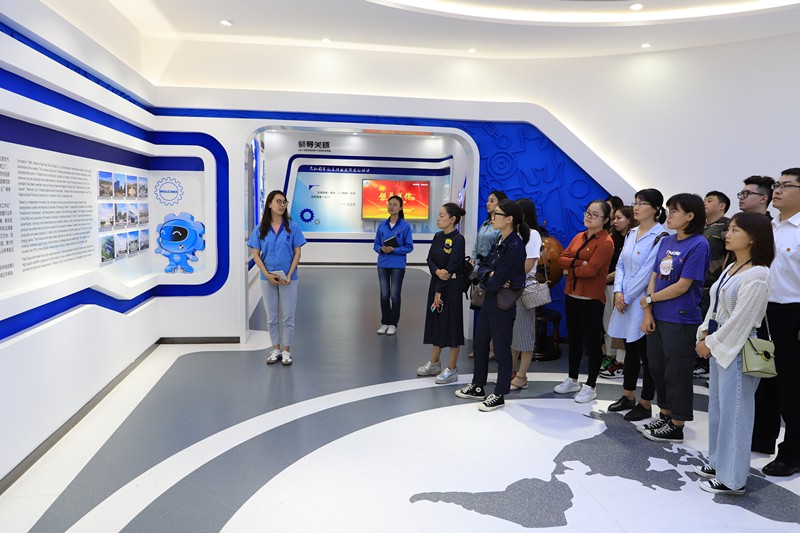 海洋之神集团团委到法士特集团旅行学习