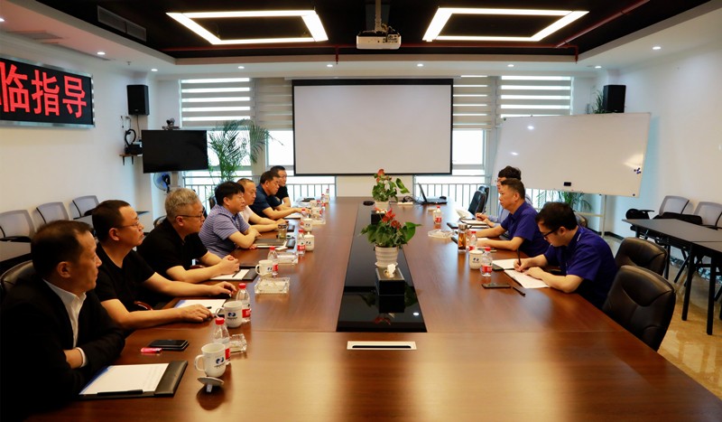 熊良虎在重庆市中科大业集团考察时强调：坚持生态优先战略，，，，，念好生态经、走好扶贫路