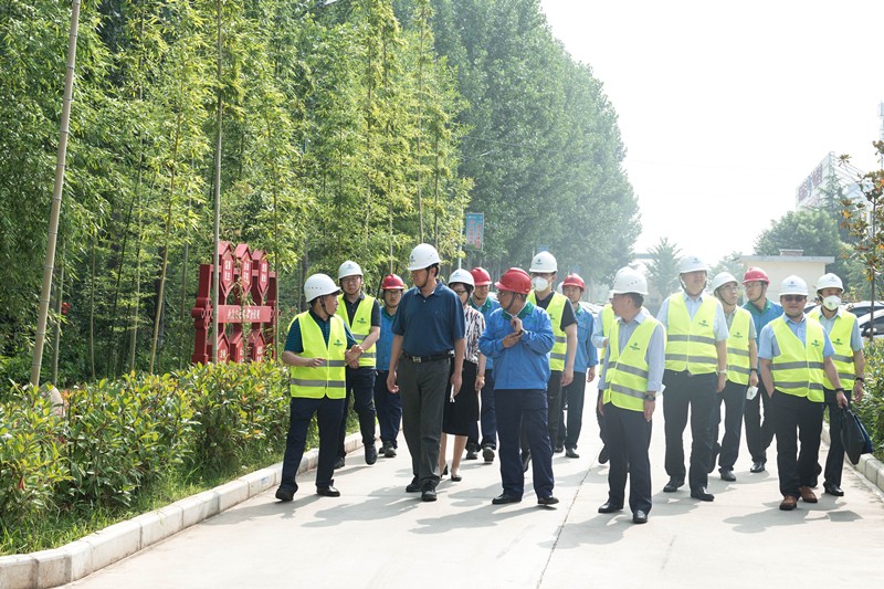 省委组织部副部长范永斌到海洋之神集团调研