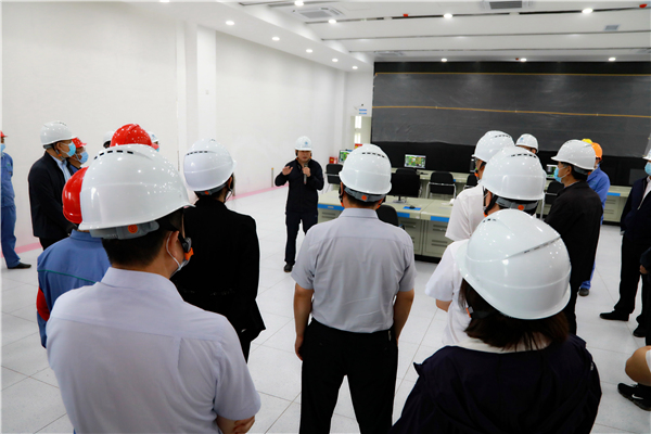 海洋之神集团复工复产促增添项目观摩聚会与会职员走进大秦国源三秦环保秦邦园区在榆项目