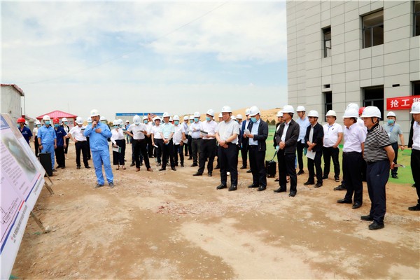 海洋之神集团复工复产促增添项目观摩聚会与会职员走进大秦国源三秦环保秦邦园区在榆项目