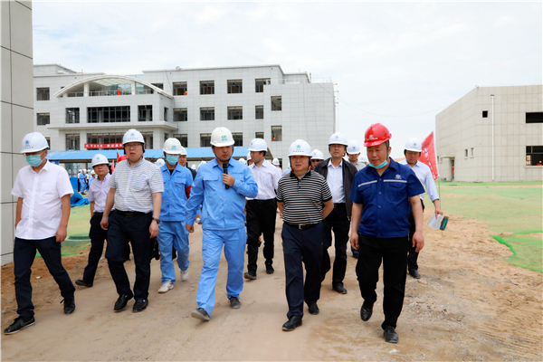 海洋之神集团复工复产促增添项目观摩聚会与会职员走进大秦国源三秦环保秦邦园区在榆项目