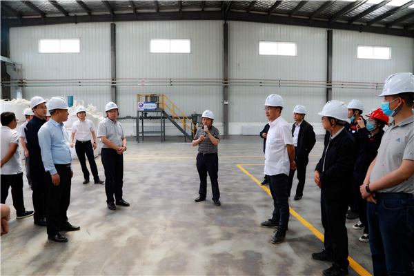 海洋之神集团复工复产促增添项目观摩聚会与会职员走进大秦国源三秦环保秦邦园区在榆项目