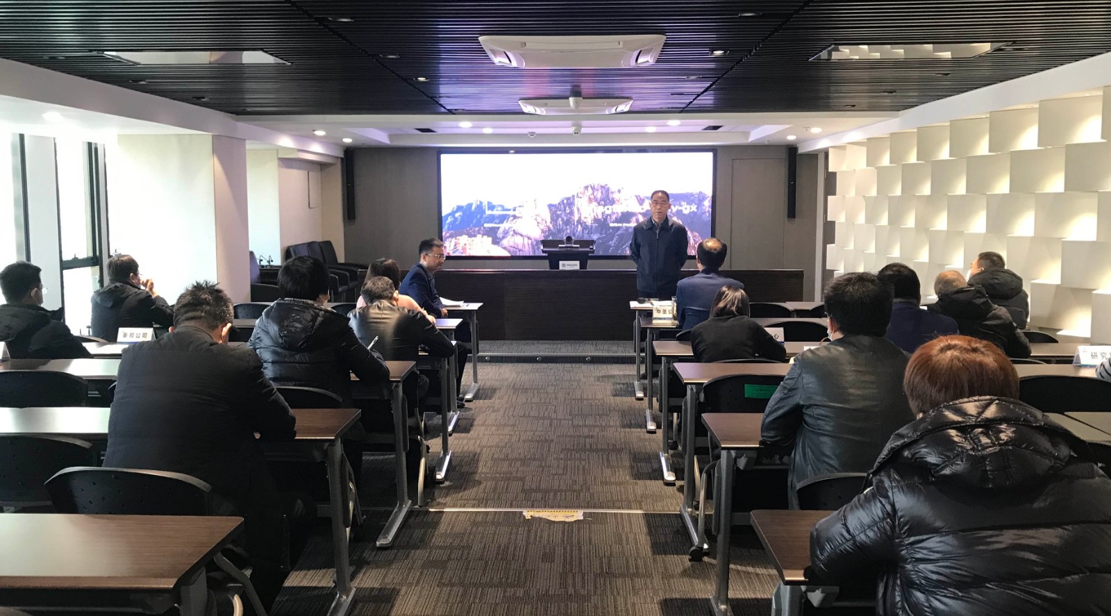 海洋之神集团起劲响应省国资委要求 对冬春季疫情防控事情举行再安排再发动